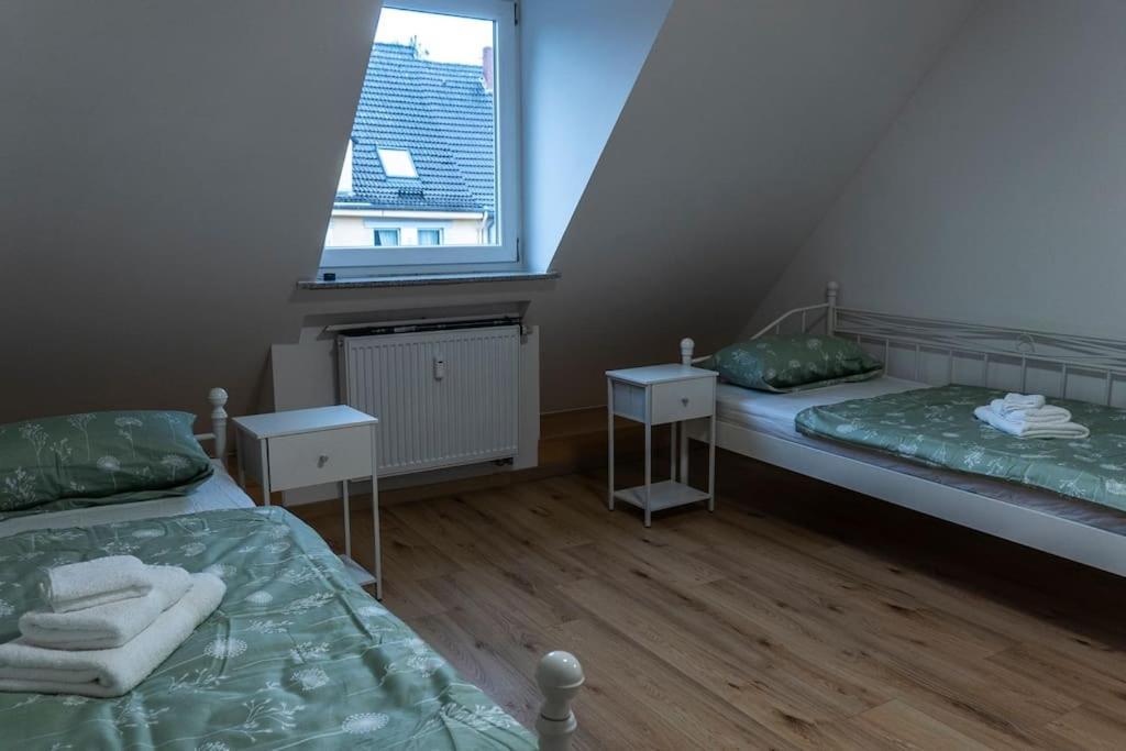 Moderne Ferienwohnung In Gelsenkirchen-Schalke Fuer 1 Bis 7 Personen Mit Terrasse, Ideal Fuer Gruppen & Stadionbesuche Exterior foto