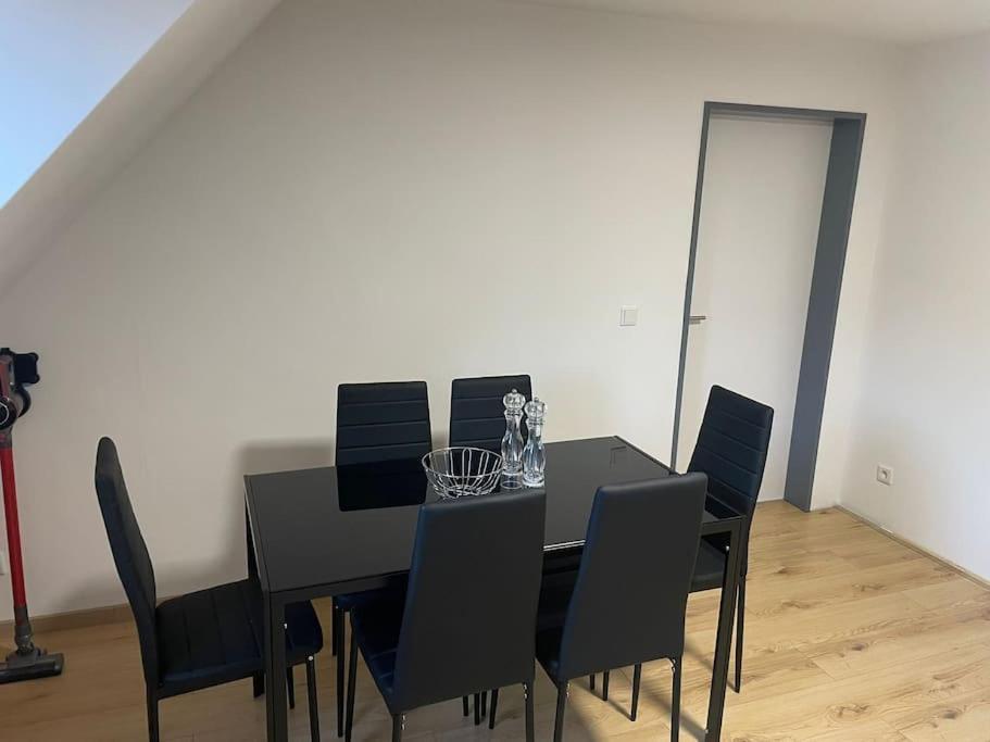 Moderne Ferienwohnung In Gelsenkirchen-Schalke Fuer 1 Bis 7 Personen Mit Terrasse, Ideal Fuer Gruppen & Stadionbesuche Exterior foto