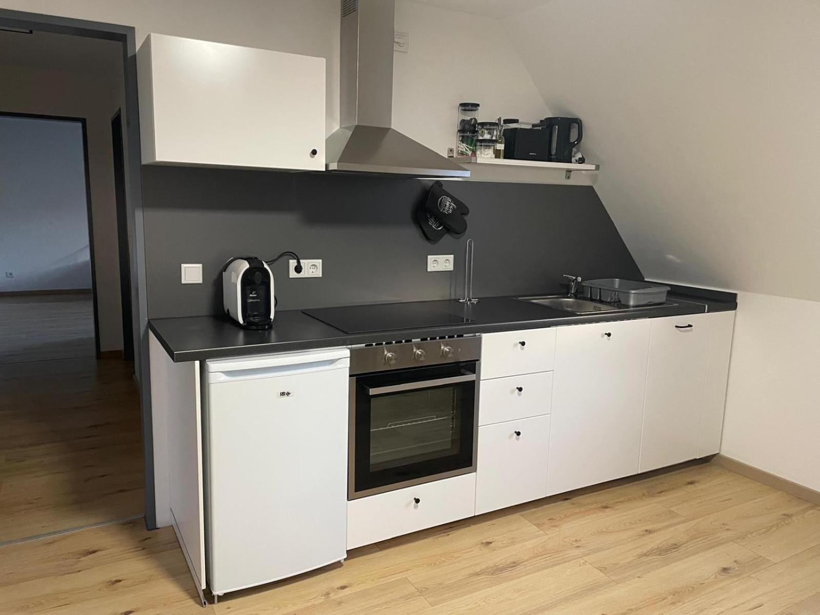 Moderne Ferienwohnung In Gelsenkirchen-Schalke Fuer 1 Bis 7 Personen Mit Terrasse, Ideal Fuer Gruppen & Stadionbesuche Exterior foto